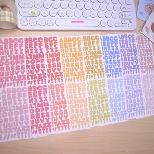 Folha de adesivos com letras do alfabeto | 8 cores