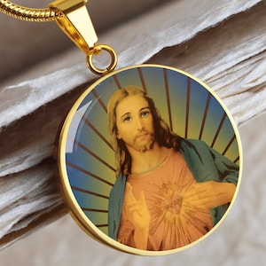 Personalized Sacred Heart Circle Pendant Necklace, Religious Necklace, Catholic Jewelry, Jesus Heart Necklace, Custom Engraving