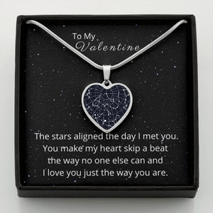 Gepersonaliseerde Celestial Night Sky-hanger en berichtkaart, aangepaste harthangerketting zilver en goud, uniek cadeau