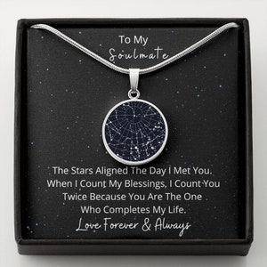 Colgante de cielo nocturno celestial personalizado y tarjeta de mensaje, collar con colgante de círculo personalizado en plata y oro, regalo único