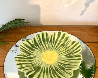 Pretty ‘Maria Flor’ Ceramic Daisy Shaped Plate By Bardallo Pinheiro. Display, BBQ, Home Entertaining, Fab Garden Kitchen Alfresco Dining!