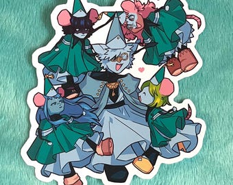 Peut inclure: Un groupe de cinq souris de dessin animé portant des chapeaux et des robes verts et bleus. Les souris sourient toutes et ont de grands yeux. La souris centrale porte une robe bleue avec une bordure dorée et un chapeau blanc. Les autres souris portent des robes vertes avec des chapeaux blancs. Les souris sont toutes debout sur un fond blanc.