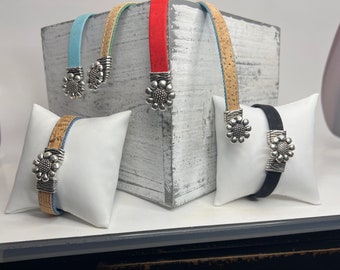 Bracciali in sughero e denim con gancio fiore in argento