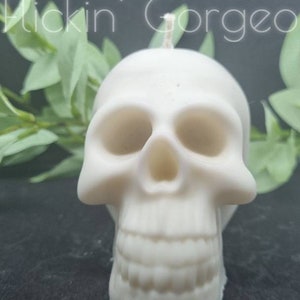 Spooky Skull Candle - Made with 100% Soy Wax - Customizable Color and Scent