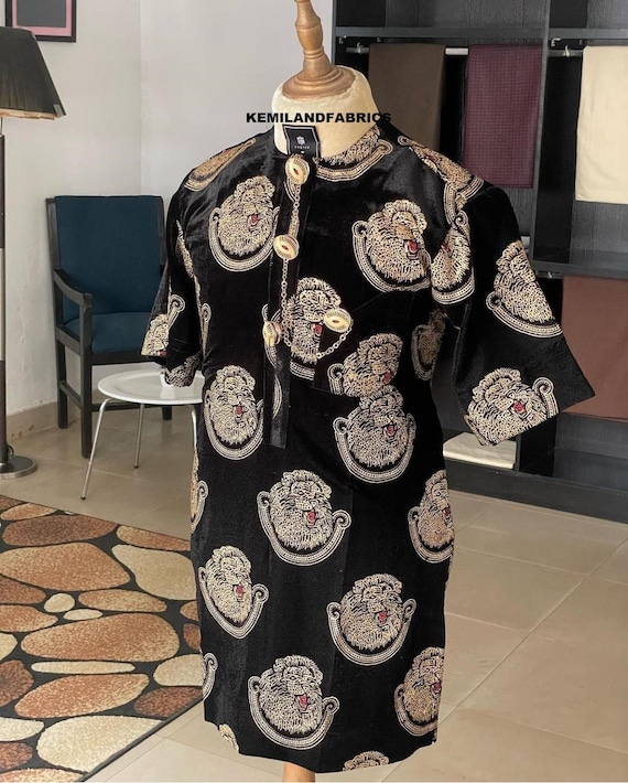 Lovely Couple Spotted In Igbo Traditional Isiagu Outfit - Foto 3