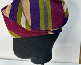 Berretto nigeriano verde Aso Oke con ricamo multicolore in fila Yoruba / Cappello tradizionale da uomo