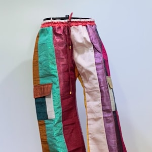 Pantalones cargo Aso Oke hechos a mano: ropa urbana para festivales con estampado africano