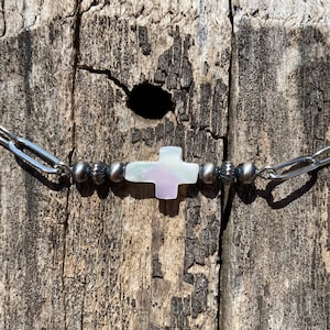 Colar de corrente com clipe de papel ocidental autêntico em prata esterlina com pérolas Navajo e cruz de pérolas - Ain't No Grave