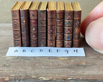 1:12 scale Decorative Spine Closed Book x1