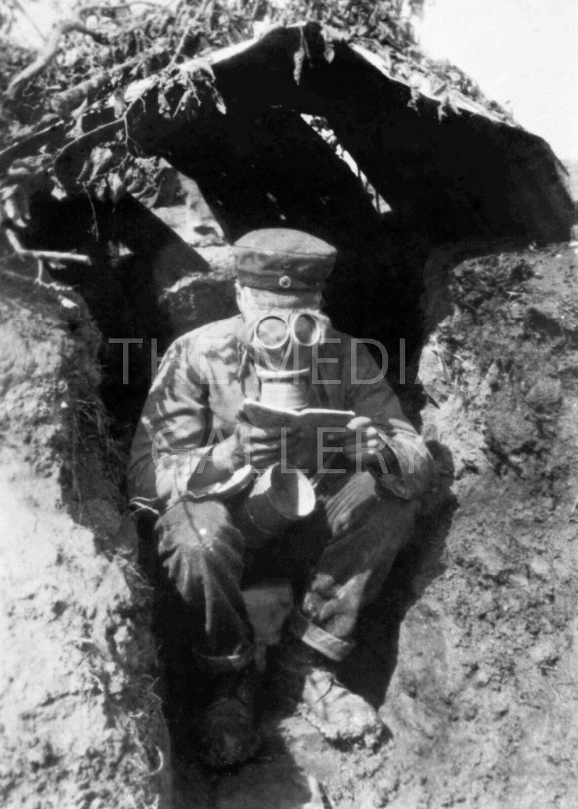 WW1 German Soldier Photo Print – Gas Mask, Reading in Trench - Etsy