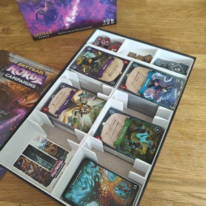 Organizador de Campañas de la Horda Skytear. Guarda tus cartas y fichas de la forma más sencilla.
