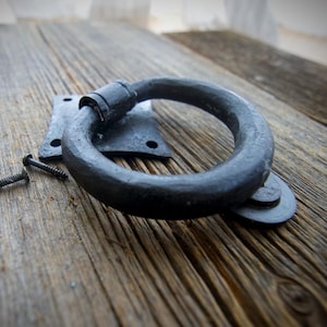 Hand forged DOOR RING-KNOCKER Blacksmith burnt-wax finish antique iron victorian style cottage door knocker/pull heavy duty (700 grams )