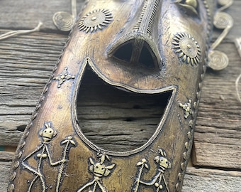 Masque mural artisanal en métal fusion par des artisans aborigènes Masque décoratif en métal