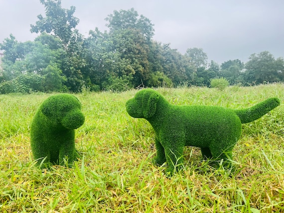 人工芝の犬型トピアリー（ペア）：庭の子犬の彫刻 - Etsy 日本