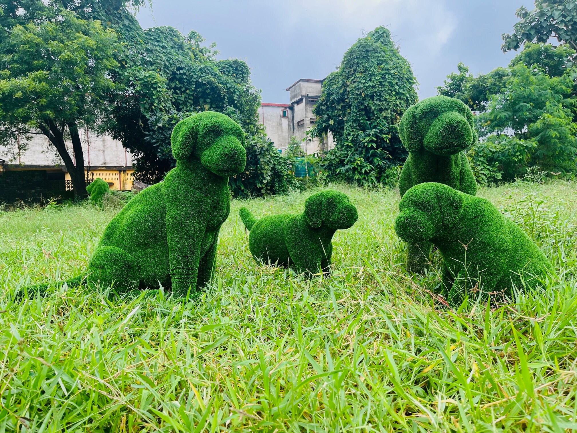 犬のトピアリー（2個セット、緑色）：人工芝装飾 - Etsy 日本