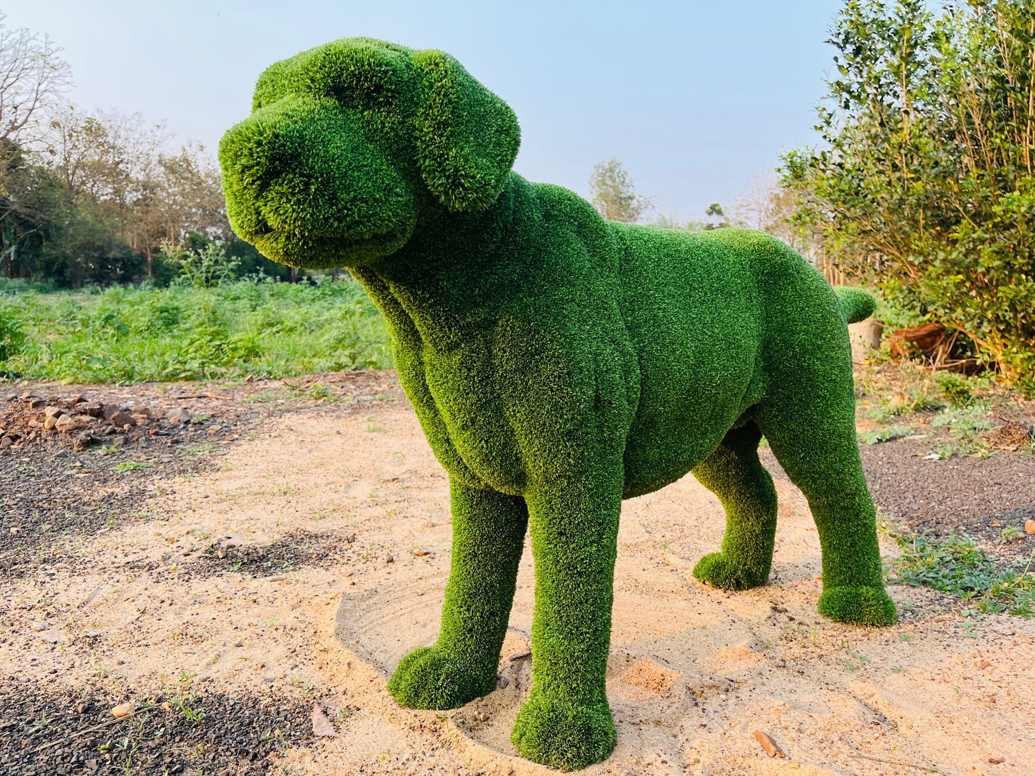 緑色の立ち姿の犬のトピアリー：屋外のホーム＆ガーデン - Etsy 日本