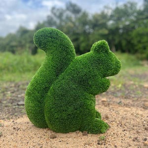 Animal Topiary Green Squirrel Is Made Of  Fibreglass And Artificial Turf For Home, Garden, And Outdoor