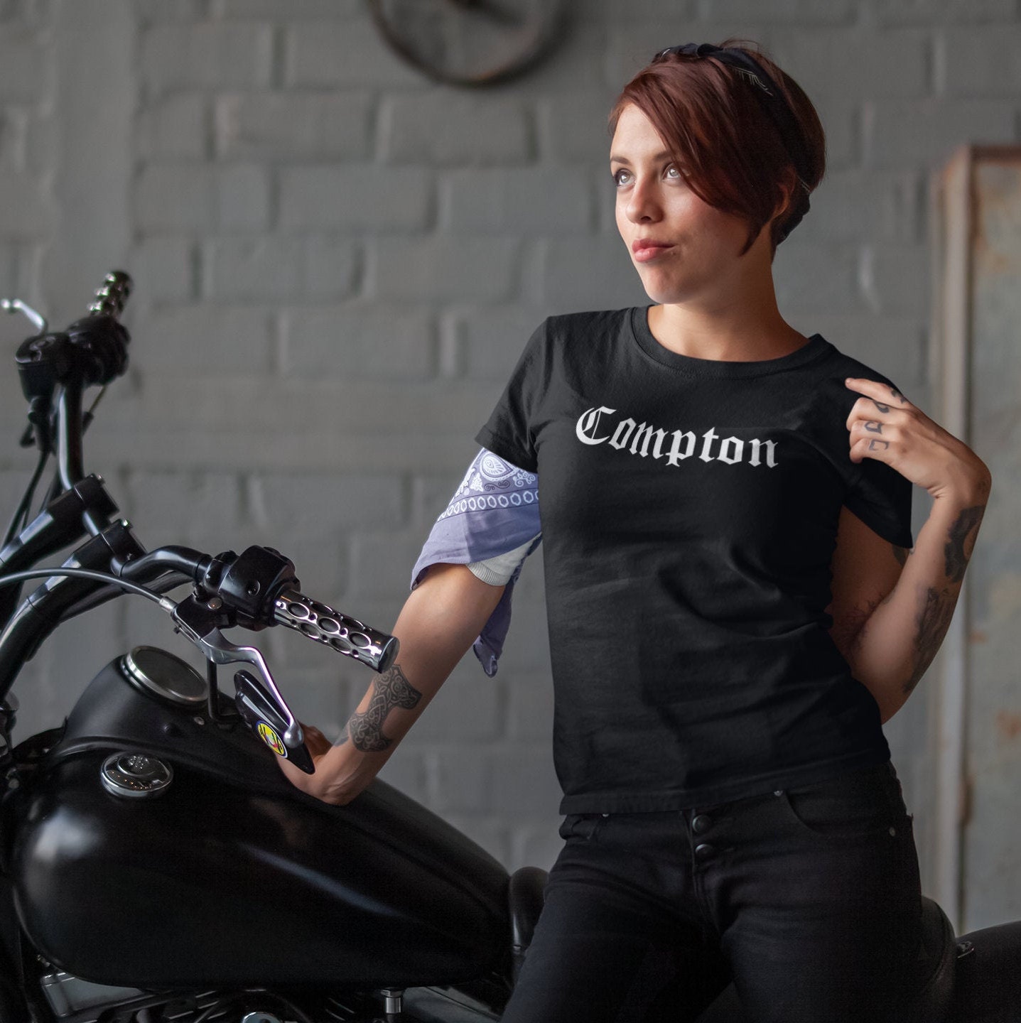 T-shirt unisexe Compton | Streetwear, mode, cadeau pour la Saint-Valentin, petite amie, épouse, meilleure amie