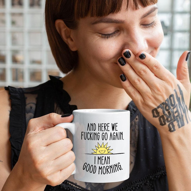 Taza grande para bebedores de café Y aquí vamos otra vez Taza de regalo para bebedores de té Taza de café grande Tazas hermosas Taza para bebedores de té Taza de regalo para amigos Taza para mamá imagen 10