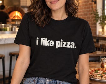 Camiseta "Me gusta la pizza" divertida con estampado gráfico para amantes de la comida, estilo minimalista desgastado, ideal para un look casual o para regalar a un amante de la pizza.