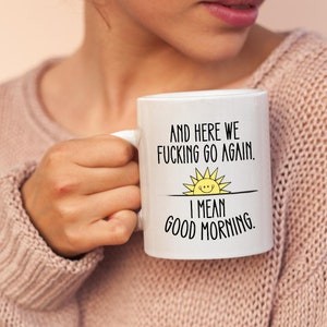 Taza grande para bebedores de café Y aquí vamos otra vez Taza de regalo para bebedores de té Taza de café grande Tazas hermosas Taza para bebedores de té Taza de regalo para amigos Taza para mamá imagen 7