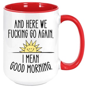 Pode incluir: Caneca de caf&eacute; branca com borda e al&ccedil;a vermelhas. A caneca tem texto preto que diz "And here we fucking go again. I mean good morning." com um sol amarelo com um rosto sorridente acima do texto.