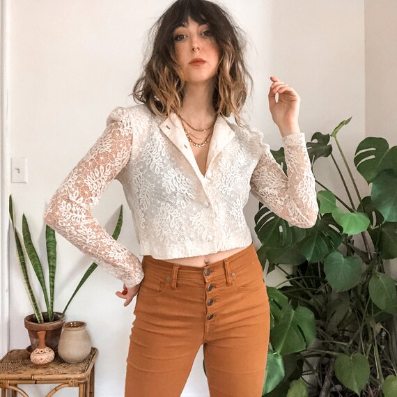 Vintage cream lace Gem