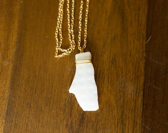 Collana in vetro di mare bianco latte