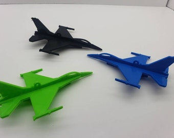 3D Printed F-16 Fighting Falcon Model Plane, Desk Decor (6x5.5in Card)