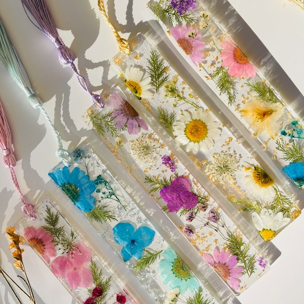 Resin floral bookmark/ handmade bookmarks / custom bookmark/ floral bookmark/ Personalised gifts/ Personalised bookmark