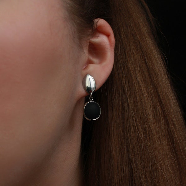 Earrings in silver with stone in matt black, stud earrings, round, elegant