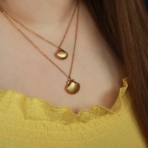 Golden shell necklace made of stainless steel, jewelry for summer, necklace with shell pendant, gift idea