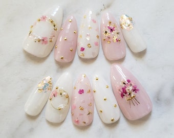 Press on nails, dried flower nails, Japanese nails, kawaii nails, pink nails,