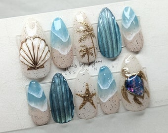 Uñas postizas con diseño de océano y conchas, diseño playero de verano