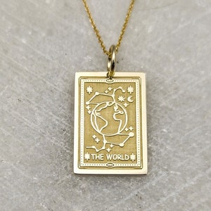 Collar de cartas del tarot del mundo de oro de 14K, colgante de cartas del tarot del mapa del mundo personalizado delicado, encanto de la carta del tarot del globo terráqueo, joyería de oro de la carta del tarot