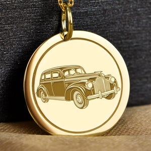 14K Solid Gold Vintage Car Halskette, gravierte Retro Car Disc Charm, personalisierte Auto-Liebhaber Geschenk Charm, Gold Classic Retro Car Geschenk Schmuck