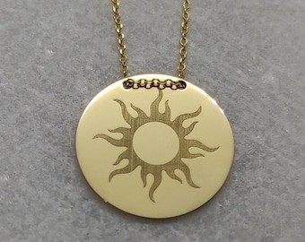 9K Solid Gold Sonnen Anhänger, Sonnenstrahlen Disc Halskette, personalisierte Sunburst Schmuck, gravierte Sunshine Charm, Celestial Anhänger, Sonnenhalskette