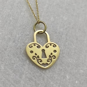 pendentif cadenas vintage, pendentif en or 14 carats, collier cadenas victorien, breloque disque en or, collier en or pour femme, breloque coeur en or, breloque cadenas gravé