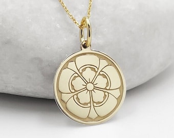 Collar con colgante de rosa de Yorkshire en oro de 14 quilates - Dije floral grabado