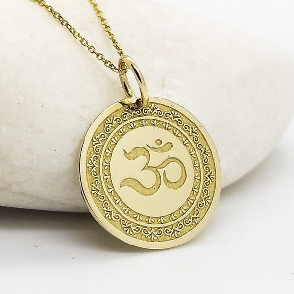 Pendentif disque Om en or véritable 14 carats, collier Om en or massif 14 carats, bijoux Yoga Ohm personnalisés, breloque Aum spirituel délicat, cadeau yoga Om en or 14 carats