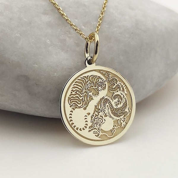 Collier dragon Yin Yang et tigre en or véritable 14 carats, pendentif disque Yin Yang en or, bijoux chinois personnalisés, breloque dragon et tigre gravée