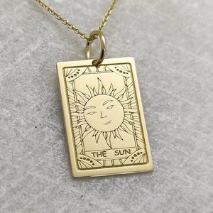 14K Gold Die Sonne Tarot Karte Halskette, Rechteck Sonne Tarot Anhänger, personalisierte Sonne Schmuck, Sonnenschein Charme, 14K Gold Sommer Tarot Halskette