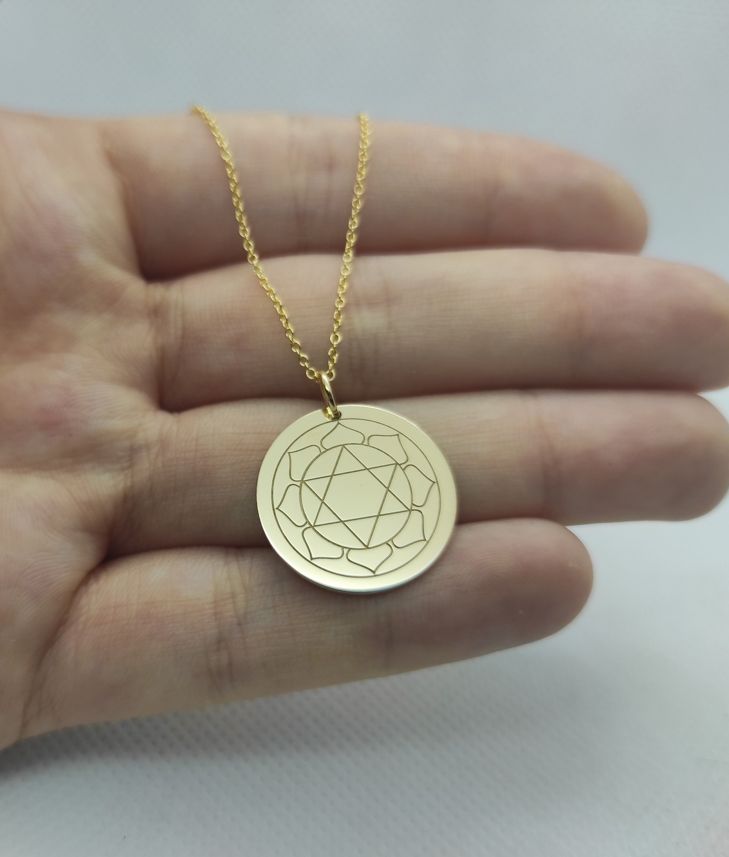 14Kソリッドゴールド ダクシナムルティ ヤントラペンダント、インドチャームネックレス - Etsy 日本