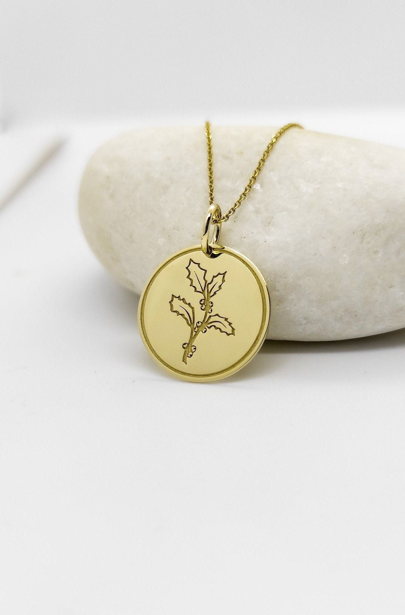 14K Solid Gold Holly Birthflower Necklace, Holly Flower Gold Disc Pendant, Birthday Flower Gift, December Birthflower Charm, Holly Jewelry