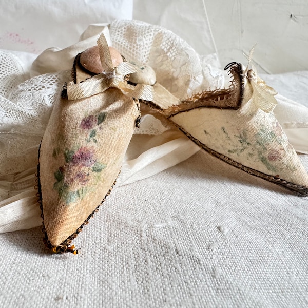 RARE Very antique silk  shoes  pincushion hand painted, Sewing Collectibles Gifts