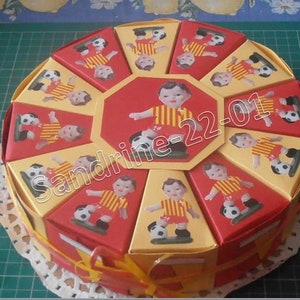 gâteau de 12 boites " footballeur " jaune et rouge
