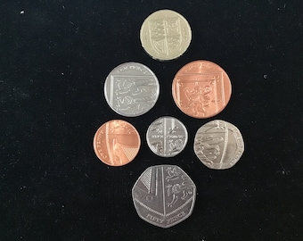 British UK Pound & 50 20 10 5 2 1p Pence Coin Set Making Up Royal Coat Of Arms