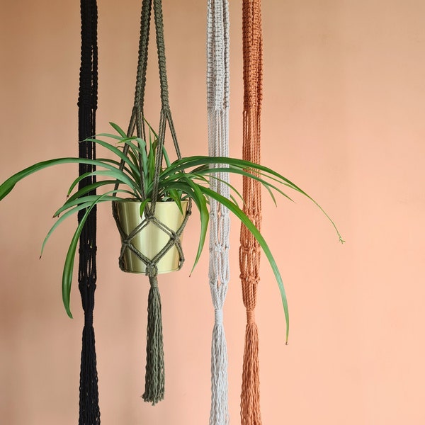 Macrame plant hanger