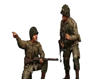 1/35 Resin Figure Model Kit Two US Soldiers Infantrymen Paratroopers Airborne Gunners WW2 War Army WWII Unpainted Unassembled