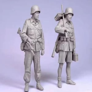 1/35 Resin Figure Model Kit Two German Infantry Soldiers Infantrymen WW2 War Army Unpainted Unassembled